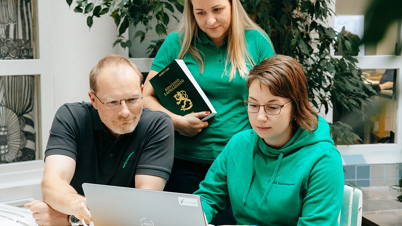 Markku Koivisto Henriikka Jaatinen ja Ella Harju Kivisto