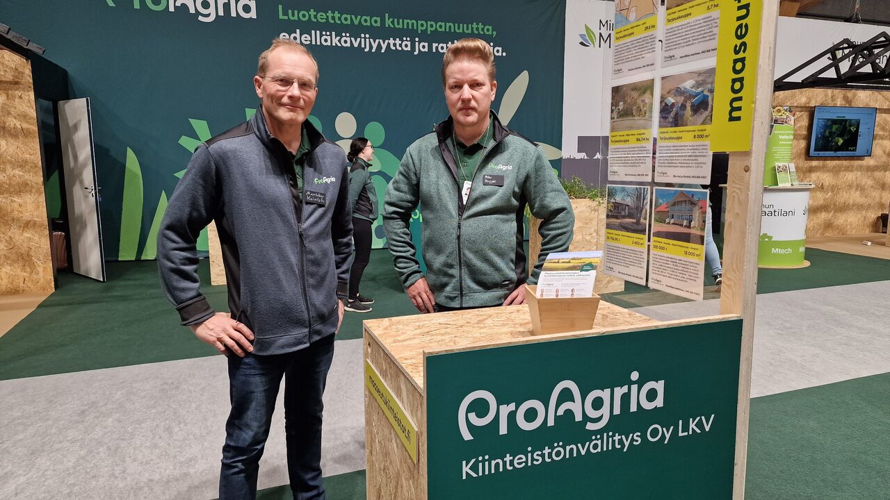 Markku Koivisto ja Mika Hirvijoki osastolla